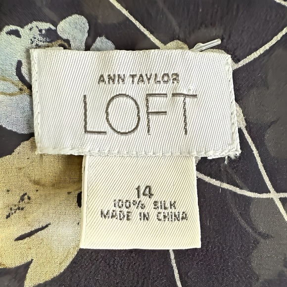 Ann Taylor LOFT 100% Silk Blouse Size 14 Navy Floral Semi Sheer Button Front Top - Picture 4 of 9